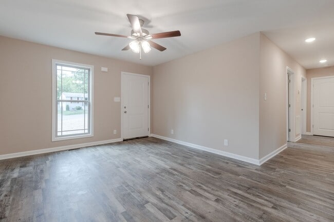 Building Photo - 413 Hietts Ln