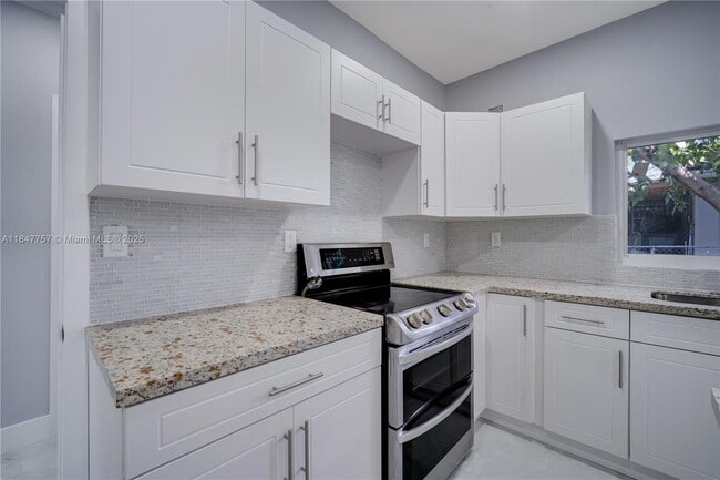 Building Photo - 1114 SW 13th Ct