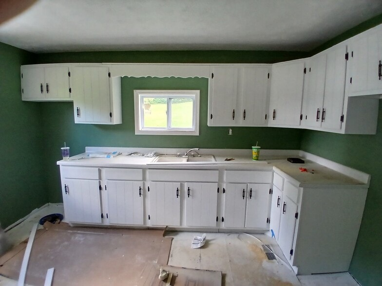 Building Photo - 272 Loop Hollow Rd
