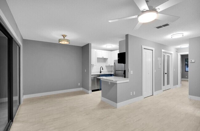 Building Photo - 30 Catalonia Ct