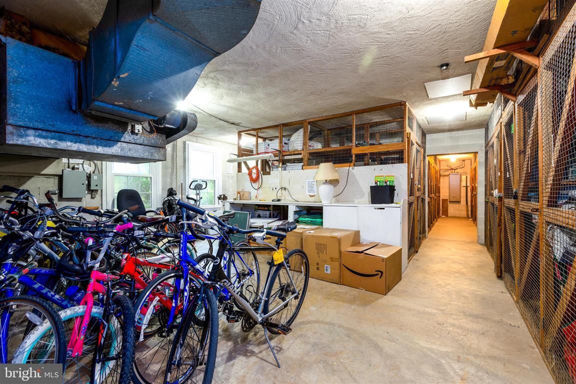 Building Photo - 3535 Chevy Chase Lake Dr