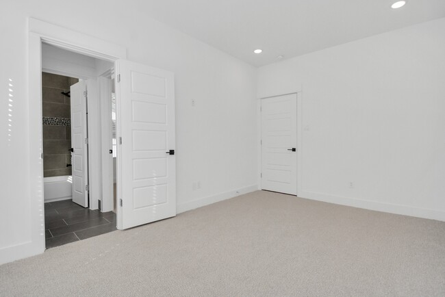 Building Photo - 778 W Tidwell Rd