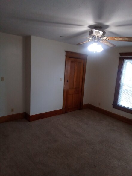 Building Photo - 914 Front St