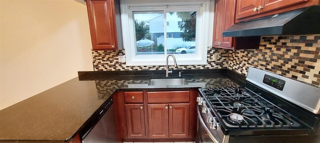 Building Photo - 109 Roosevelt Dr