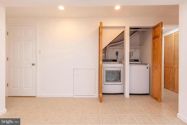Building Photo - 13205 Black Walnut Ct