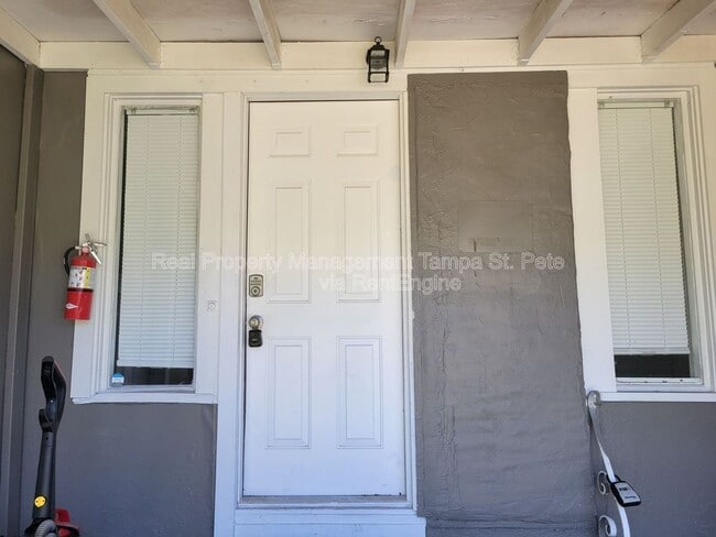 Building Photo - 618 17th Ave S