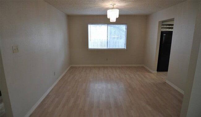 Building Photo - 13121 New Boston Bend