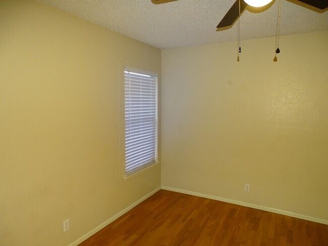 Building Photo - 6859 Flaming Ridge Dr