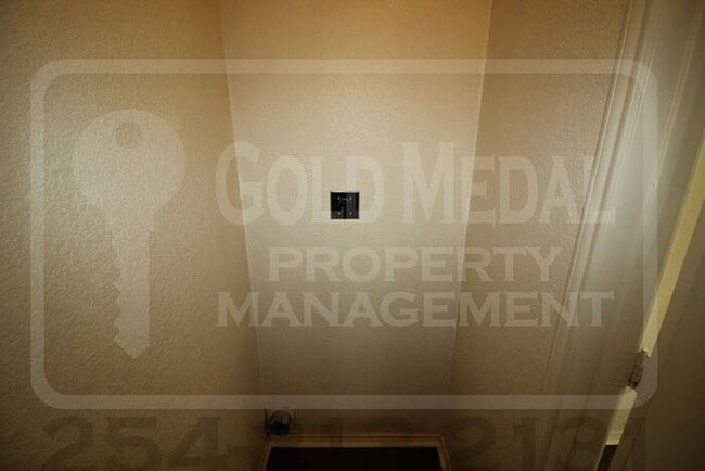 Building Photo - 2807 Leroy Cir