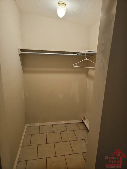 Building Photo - 1609 SW B Ave