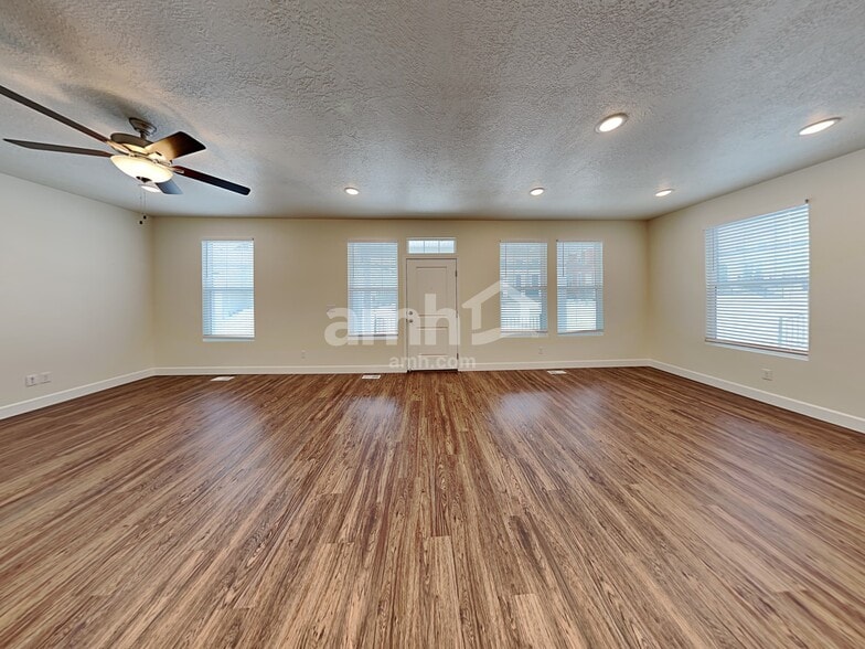Building Photo - 6047 W Arranmore Dr