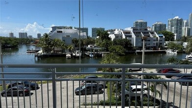 Building Photo - 400 Kings Point Dr