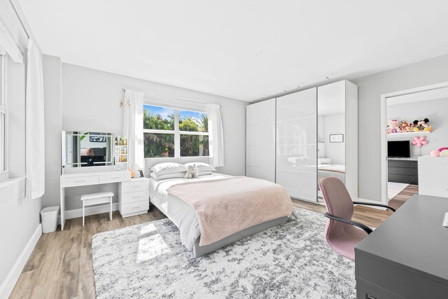 Building Photo - 1881 Middle River Dr