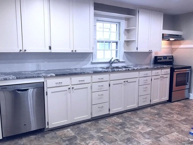 Building Photo - Adorably Updated 3 bedroom home in Hillcrest