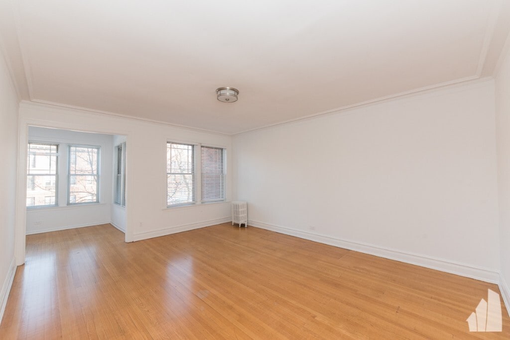 Building Photo - 1212 W Lunt Ave