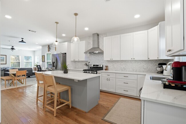 Building Photo - 2613 Lorraine St