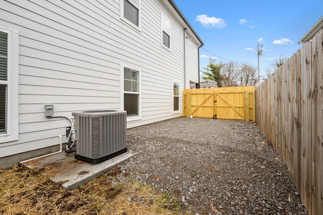 Building Photo - 454 E State St