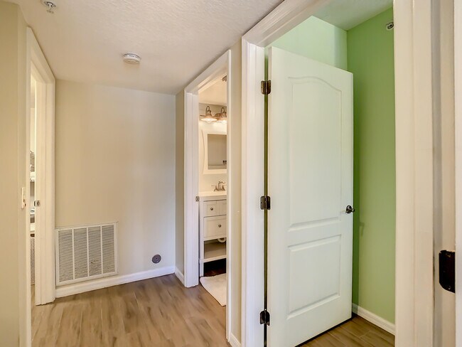 Building Photo - 1851 Jimmy Buffett Mem Hwy