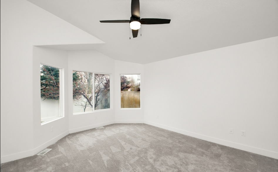 Building Photo - 1511 Lakeview Dr