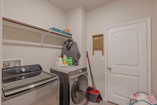 Building Photo - 1928 Ebbets Dr