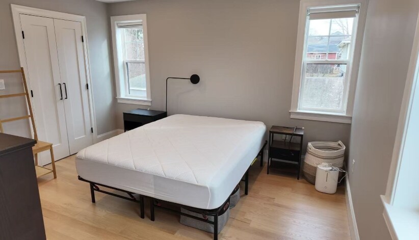 Building Photo - 33 Hovey St