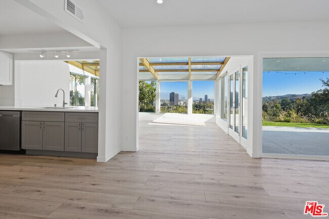 Building Photo - 16210 Bertella Dr