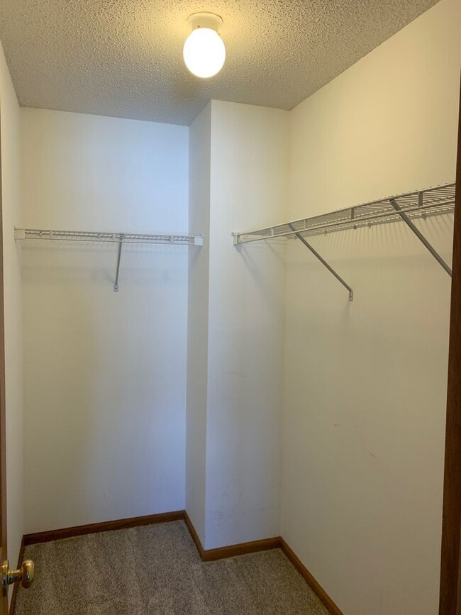 Building Photo - 2 Bed/1.5 Bath Townhome- Cottage Grove- Available August 1st 2026