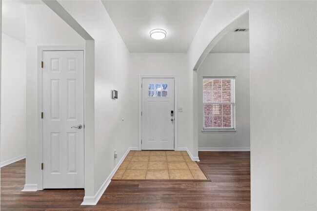 Building Photo - 421 Kate Dr