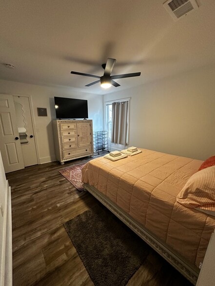 Building Photo - 4013 Hawthorne Cir