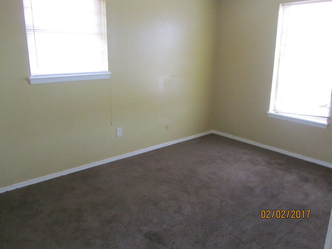 Building Photo - Nice 4-bedroom For Rent in SE OKC