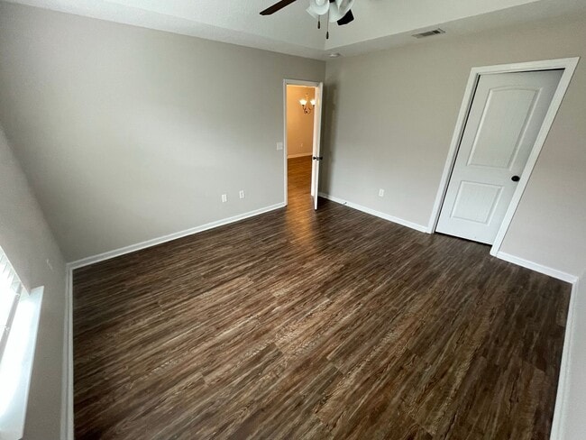 Building Photo - 429 Andover Dr