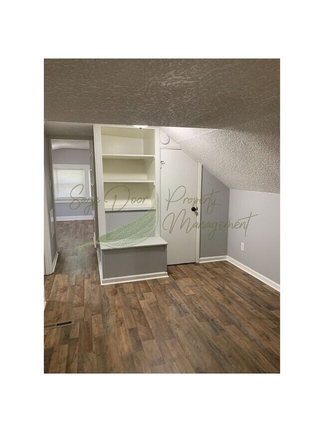 Building Photo - 1 FREE MONTH OF RENT!!!