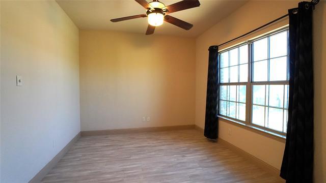 Building Photo - 588 Deverson Dr