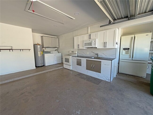 Building Photo - 1384 Valhalla St