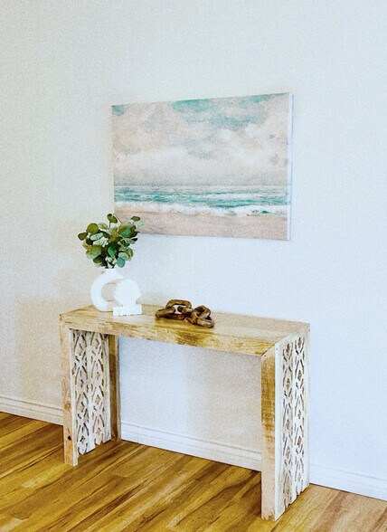 Building Photo - 501 Hahaione St