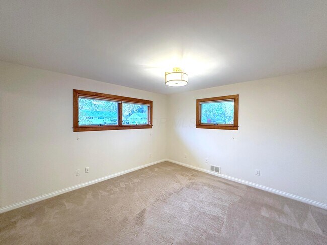 Building Photo - 2443 Shrewsbury Rd