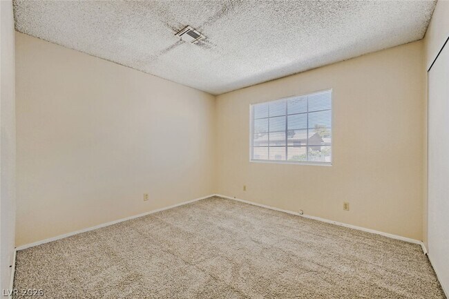 Building Photo - 2745 Jennydiane Dr