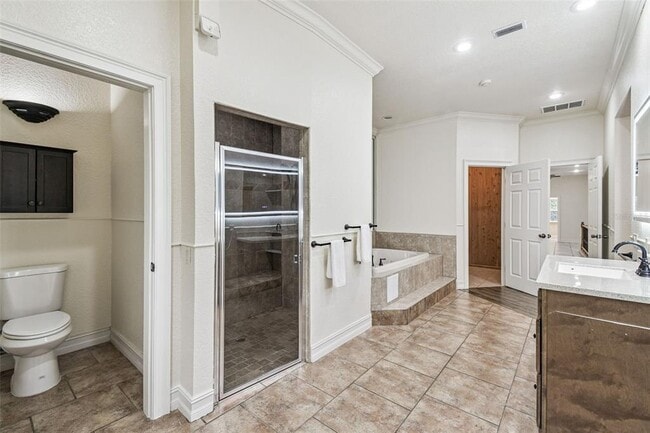 Building Photo - 16453 Pawnee Dr