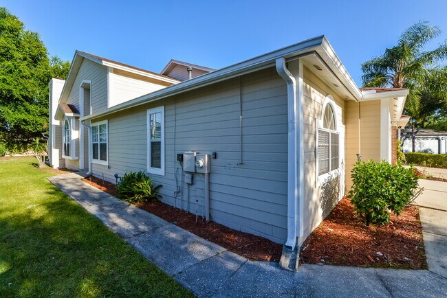 Building Photo - 803 Hillary Ct