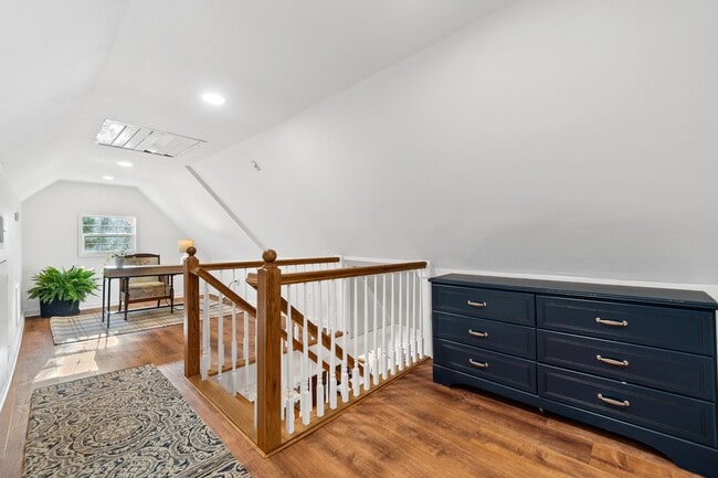 Building Photo - 203 Elm St