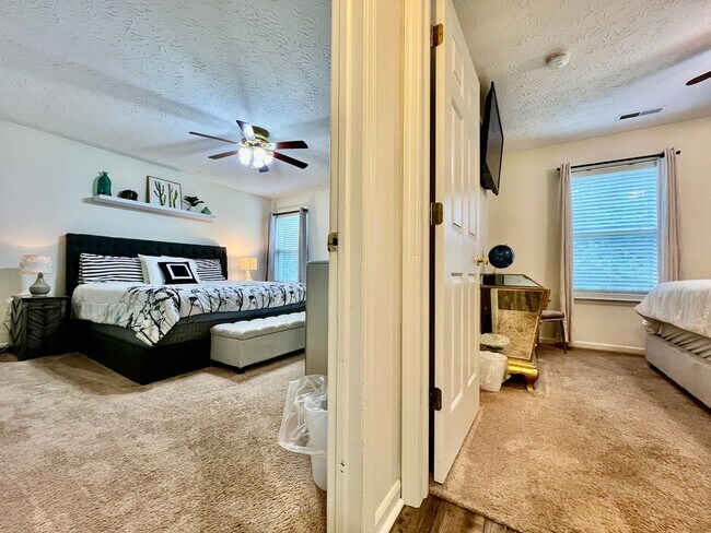 Building Photo - Fully furnished rental home for Corporate housing or insurance stays