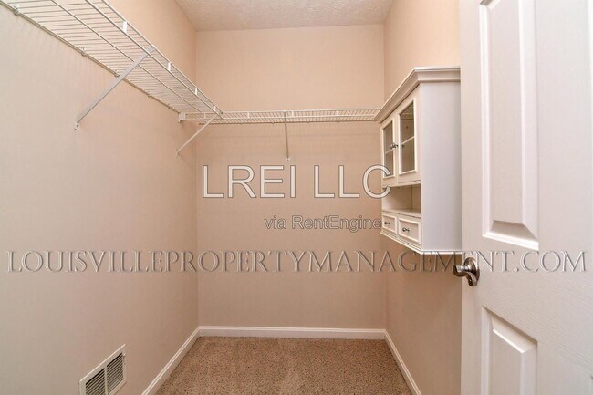 Building Photo - 4625 Oak Pointe Dr