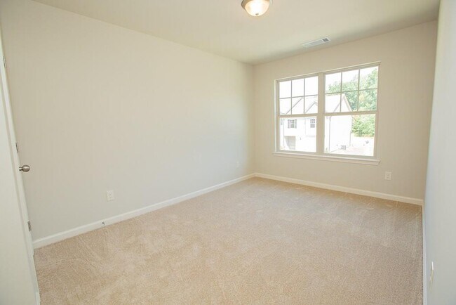 Building Photo - 370 Turtle Creek Dr