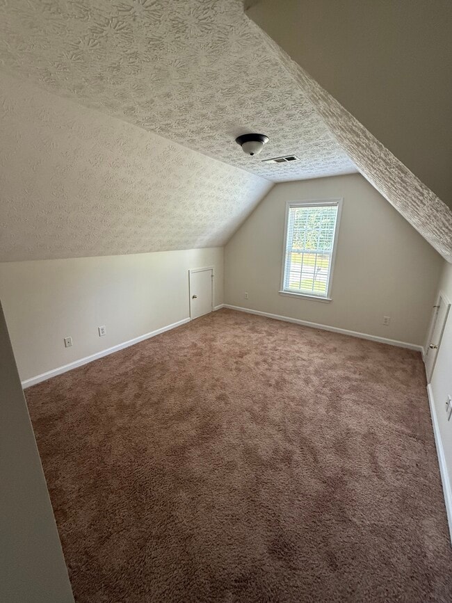 Building Photo - 1105 Huntcrest Ridge