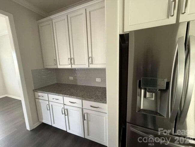 Building Photo - 2035 Beacon Ave