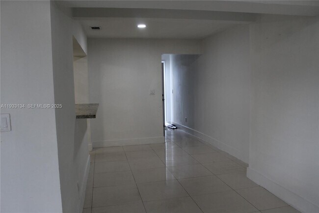 Building Photo - 6651 Custer St