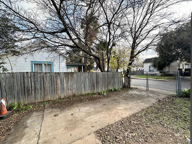 Building Photo - 1506 Willow St
