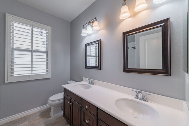 Building Photo - 3BD/2.5BA/2Garage Two Story upgraded End Unit Condo Woodbury Irvine $4800