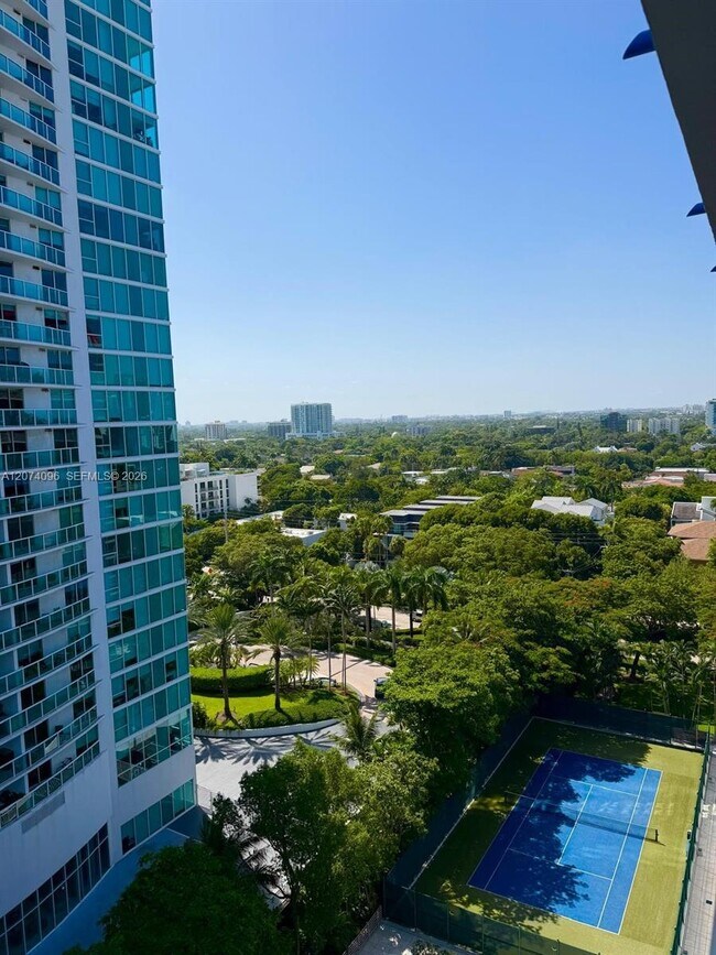 Building Photo - 2025 Brickell Ave