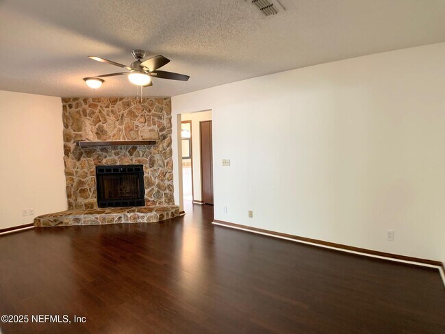 Building Photo - 7931 Dwyer Dr